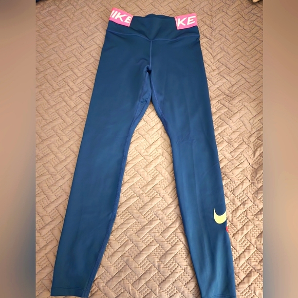 Nike Pro Leggings - Picture 2 of 3